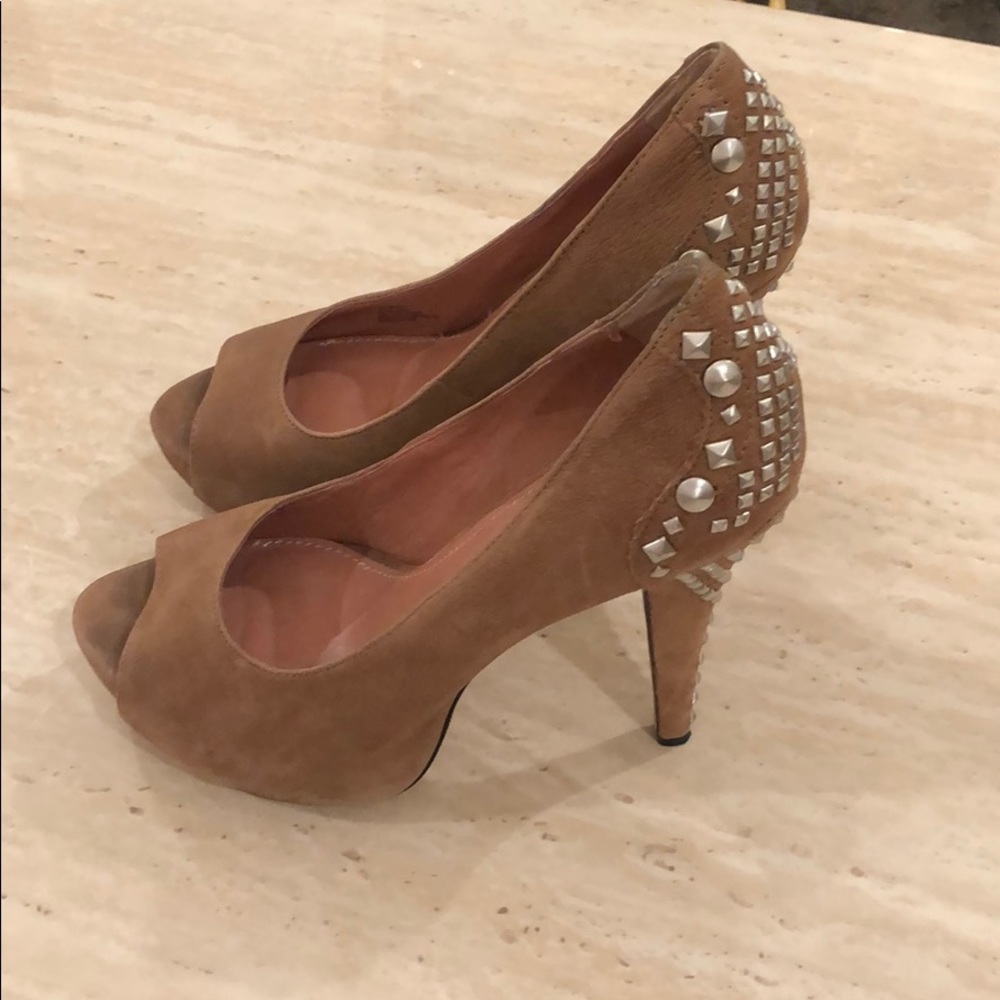 Heels - Picture 2 of 4